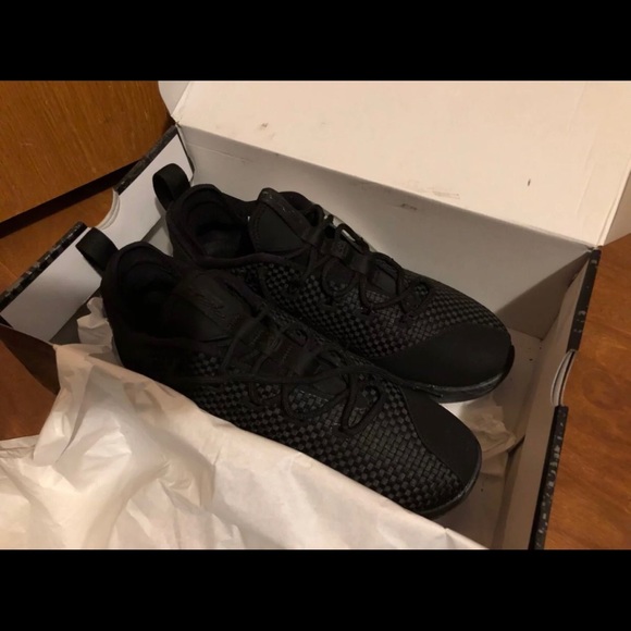 Lebron 14 Low *NEED GONE ASAP* - Picture 2 of 4